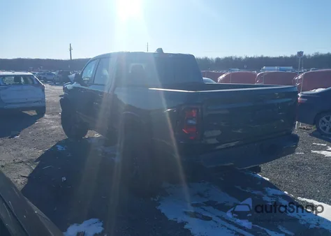 2025 Ram 1500 Big Horn 4X4 5'7 Box from USA, damaged, VIN 1C6RRFFG3SN572181